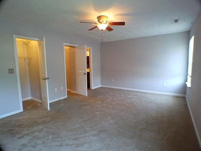 Building Photo - Gorgeous 3 bed 2.5 bath single-family home...