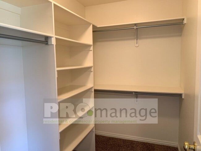 Building Photo - 3 Bed / 2 Bath Townhome w/ 2 Car Garage  - Ammon