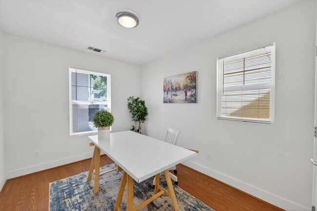 Building Photo - Charming 3-Bed Home in Sacramento with 2.5 Baths