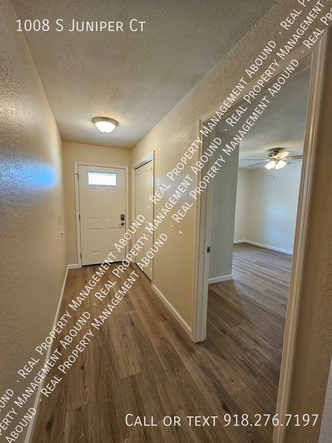 Building Photo - 1008 S Juniper Ct