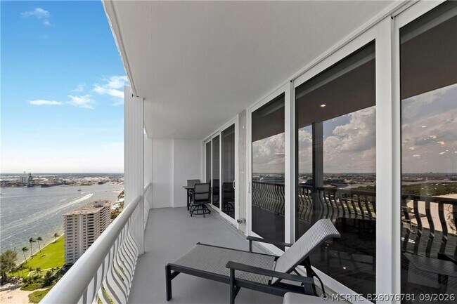Building Photo - 2200 S Ocean Ln