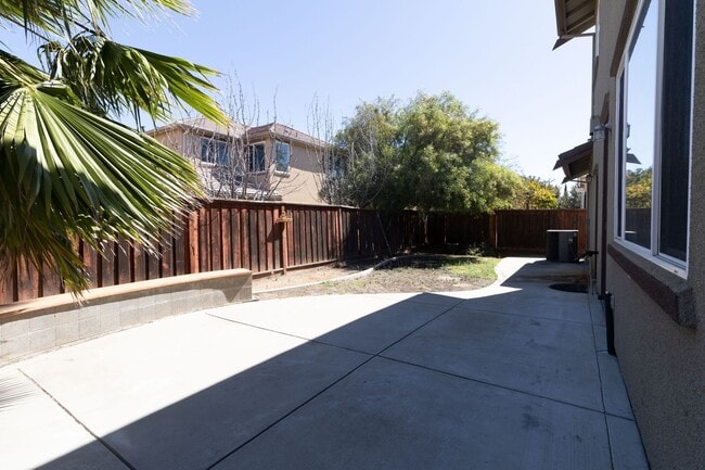 Building Photo - GREAT PRICE!!!- Mountain House-A Commuter'...