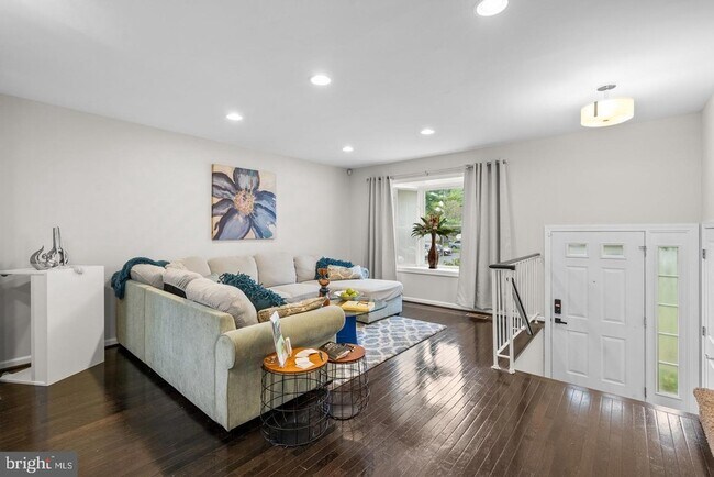 Building Photo - 18005 Sunset Lake Ct