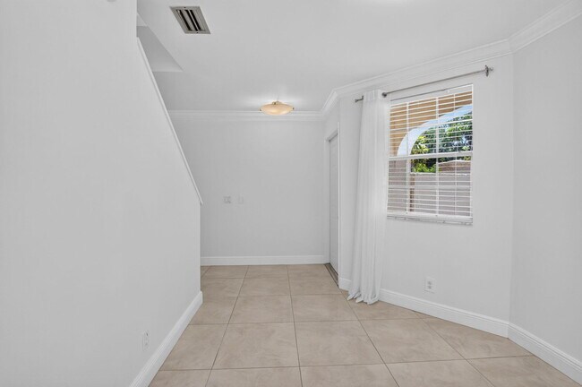 Building Photo - 6665 Via Regina