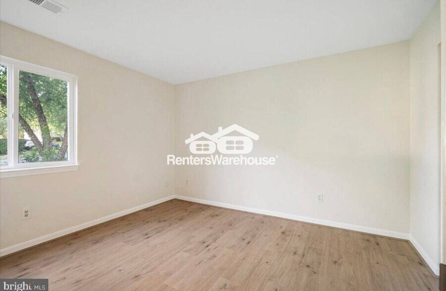 Building Photo - 10264 Redtail Ct