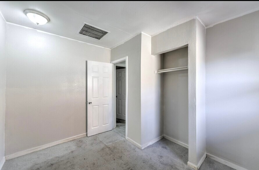 Building Photo - 4420 Shalimar Ave