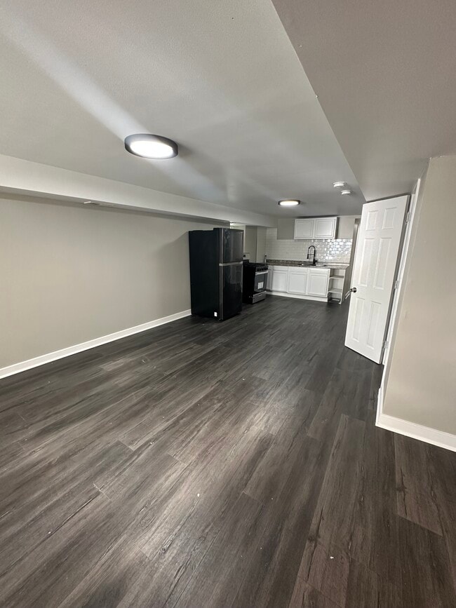 Building Photo - 5724 S May St