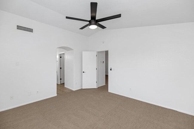 Building Photo - 4630 E Campo Bello Dr