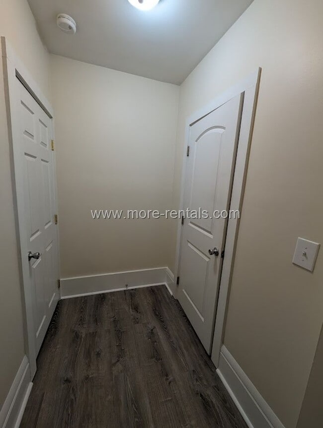 Building Photo - Large remodeled German Village area house