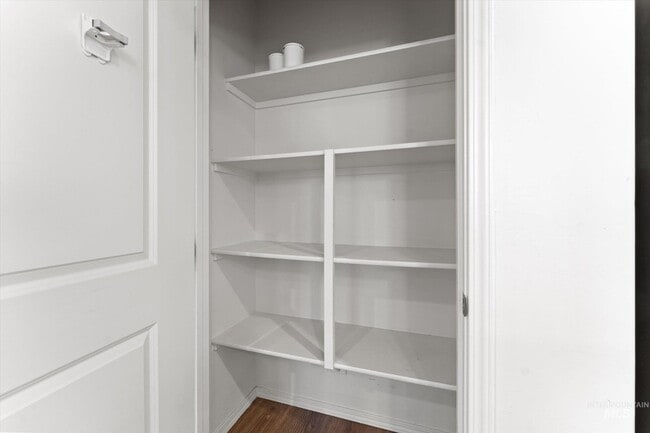 Building Photo - 513 Stanley Lake St