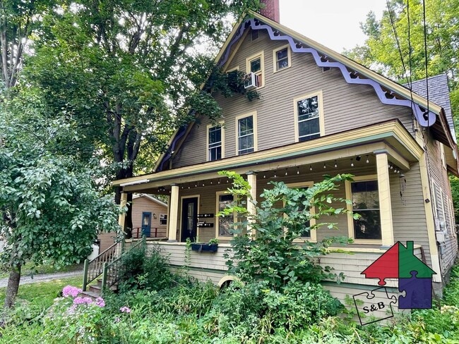 Building Photo - 22 Hubbard St