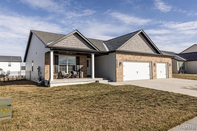 Building Photo - 3505 Chippewa Dr