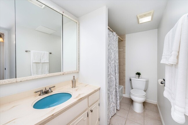 Building Photo - 100 W Butterfield Rd