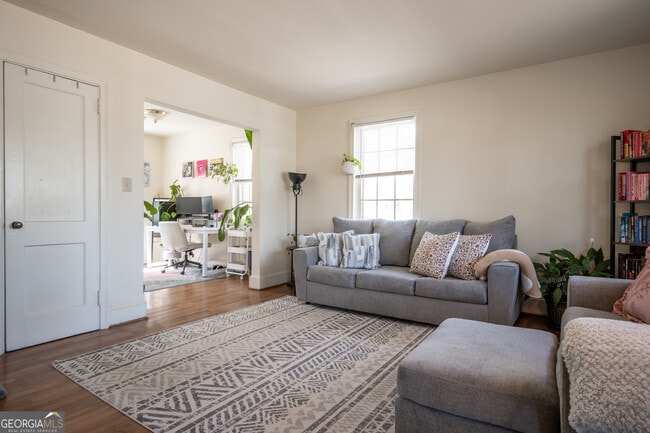 Building Photo - 118 University Dr