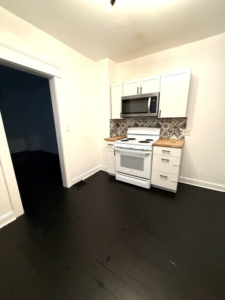 Building Photo - 731 E 28th St