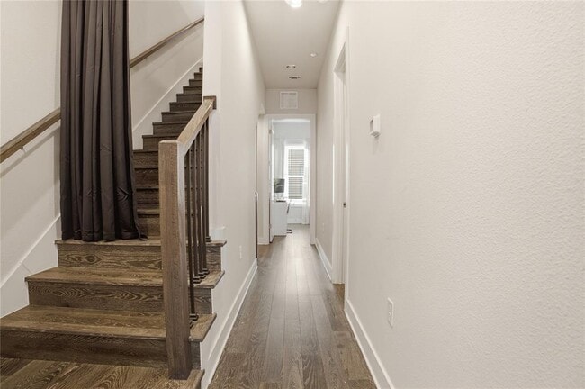 Building Photo - 1411 Town Creek Dr