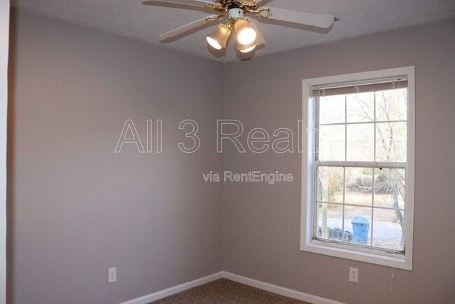 Building Photo - 508 Jarrett Ct