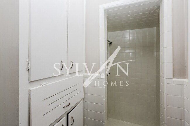 Building Photo - Carve Out a Great Life Here!