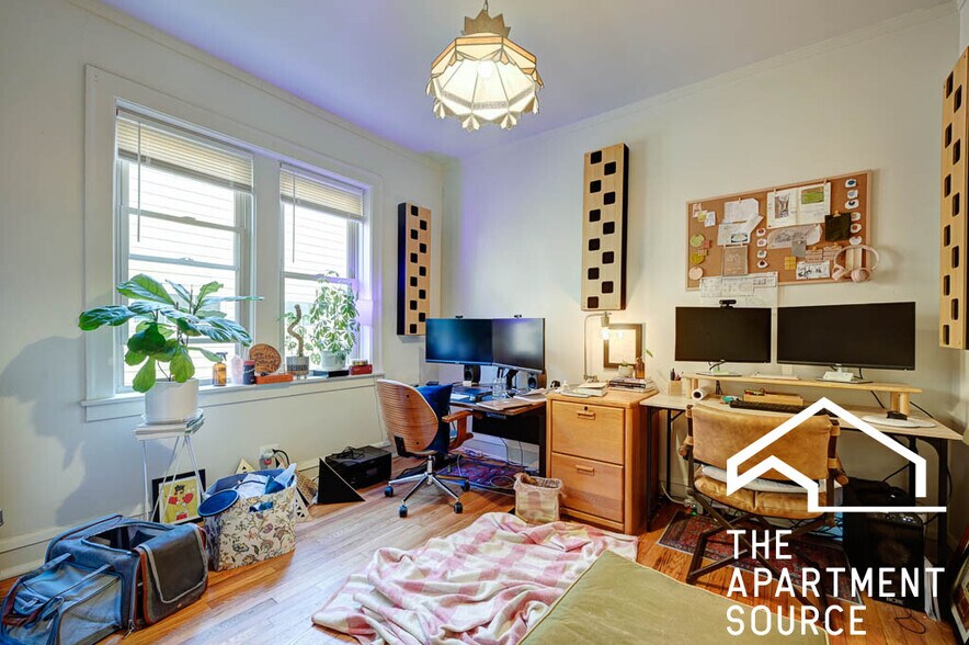 Building Photo - 2842 N Whipple St