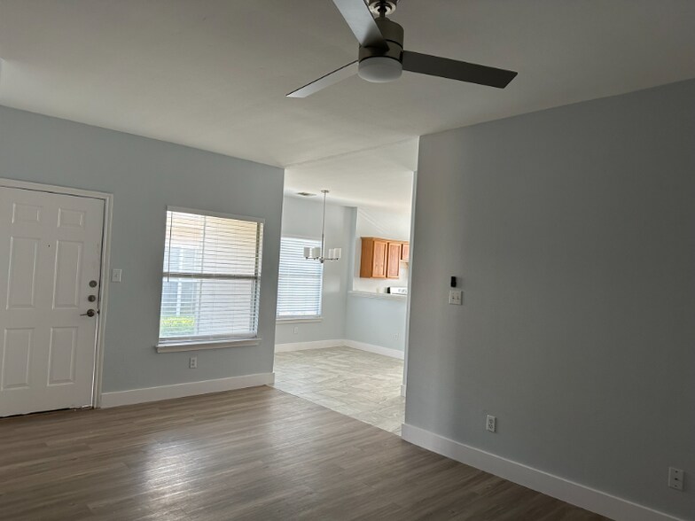 Building Photo - 2819 Southampton Way