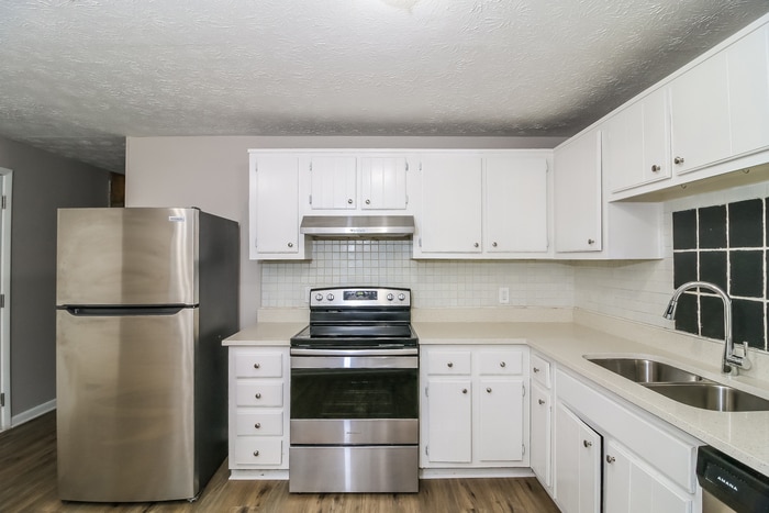 Building Photo - 5916 S Quail Dr