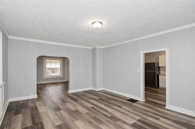 Building Photo - 1051 N Mount Street