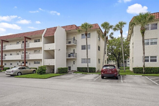 Building Photo - 361 S Hollybrook Dr