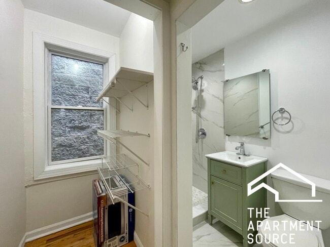 Building Photo - 2223 N Hoyne Ave