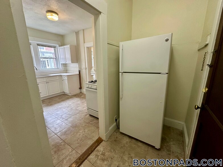 Building Photo - 163 Summer St