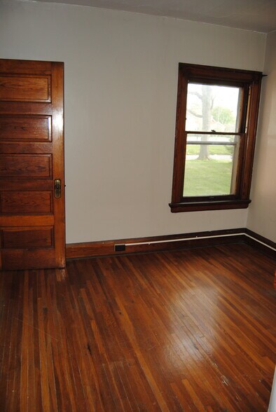 Bedroom - 414 Floyd St