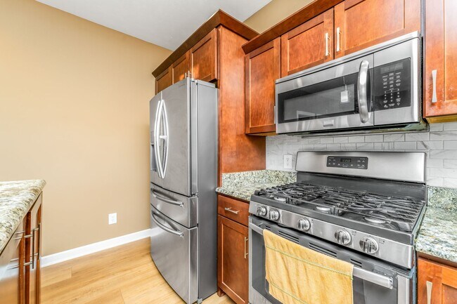 Building Photo - Five Bedroom Home in Kalamazoo