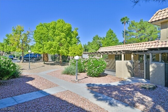 Building Photo - 1802 Plum Ct