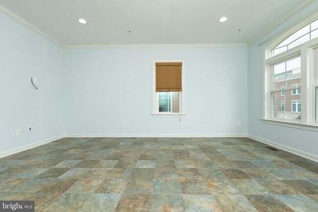 Building Photo - 336 Grand St