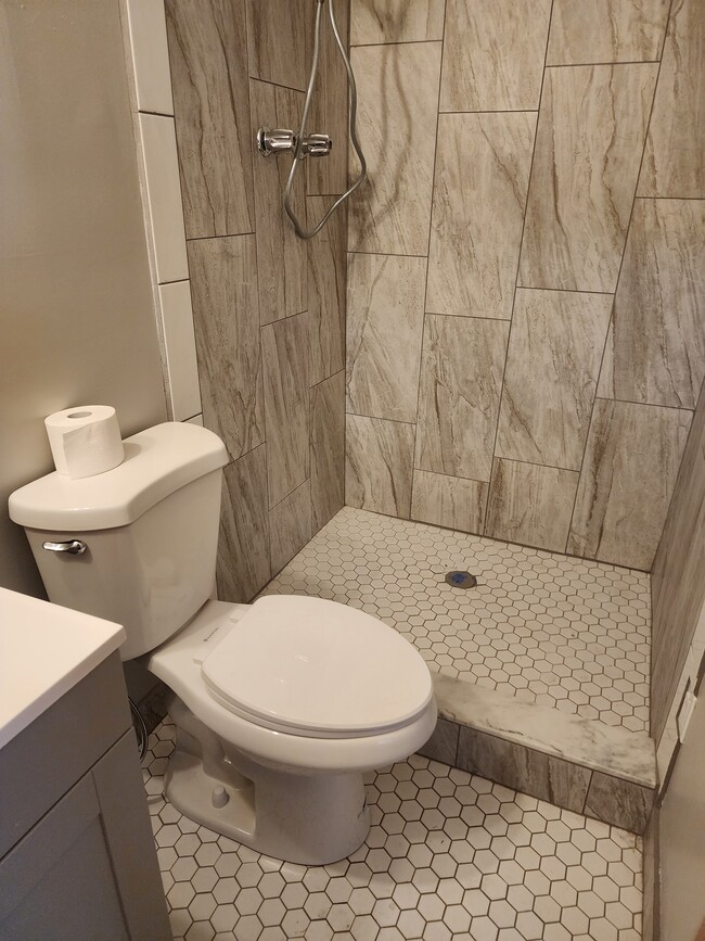 Building Photo - 130 E Cowpen Lk Rd