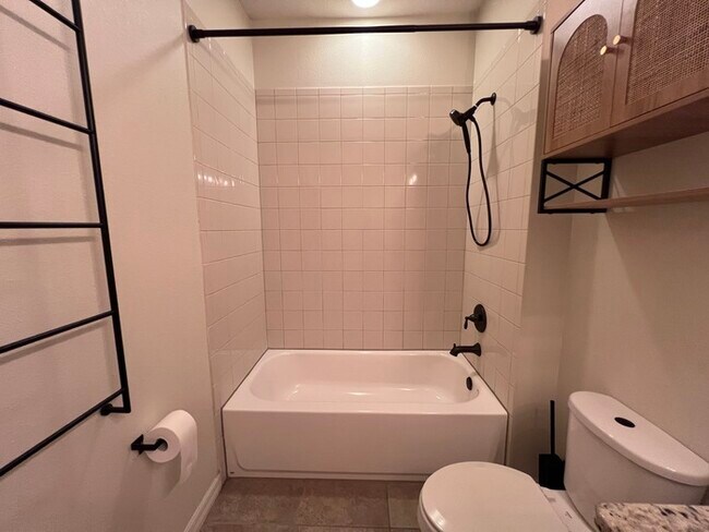 Building Photo - Gorgeous 3 bedroom, 2½ bath, 2 STORY townhome