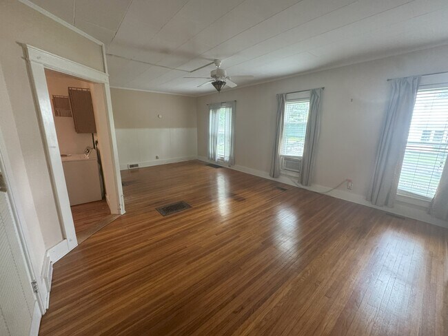 Living/Dining Room - 42 Chappell St