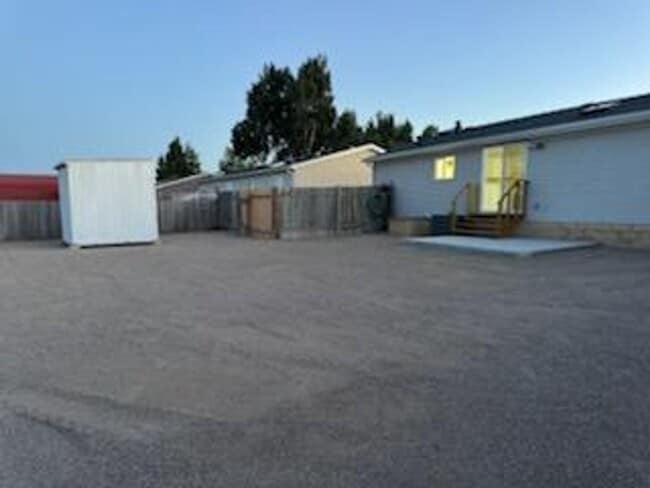Building Photo - ALL PROSPECTIVE TENANTS MUST SUBMIT A $58 ...