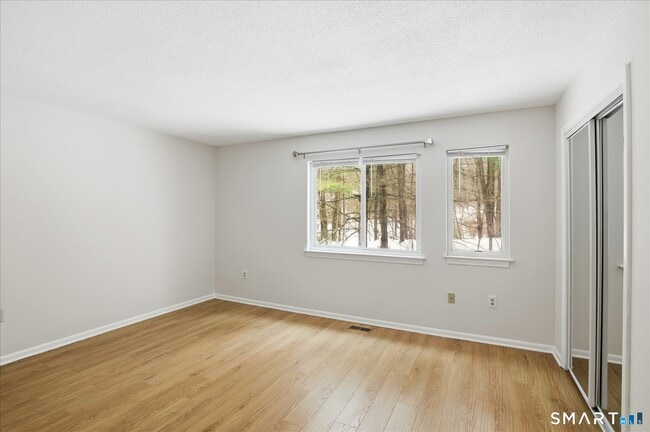 Building Photo - 83 Hilltop Dr