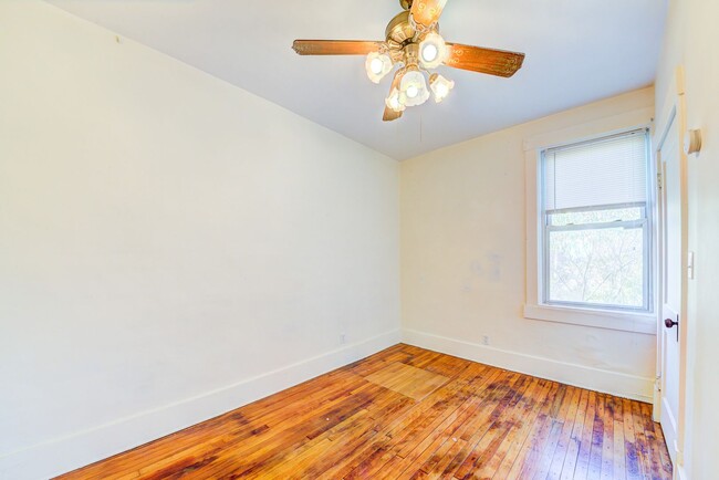 Building Photo - 86 Estella Ave