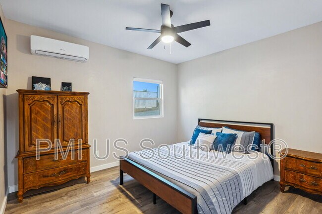 Building Photo - 437 Riverfront Dr