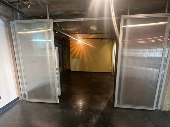 Building Photo - 328 W 200 S