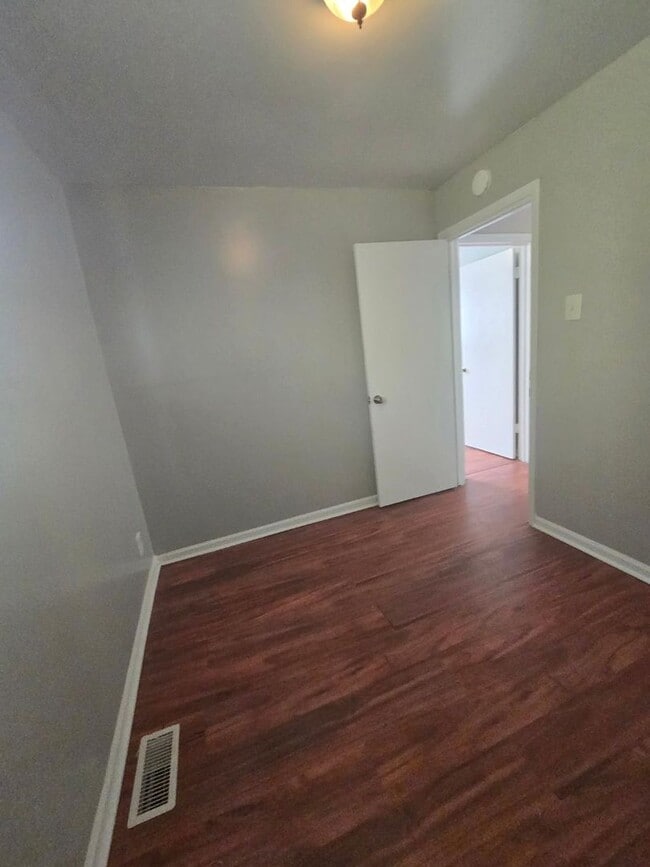 Building Photo - Beautiful 3 Bedroom home near West 10th an...
