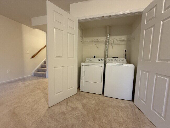 Building Photo - Exquisite Townhome in The Grove at Huntley Meadows