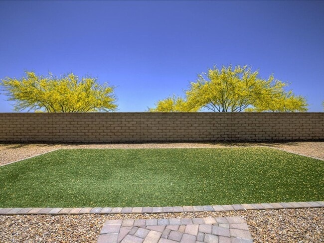 Building Photo - 3 Bedroom 2.5 Bathroom