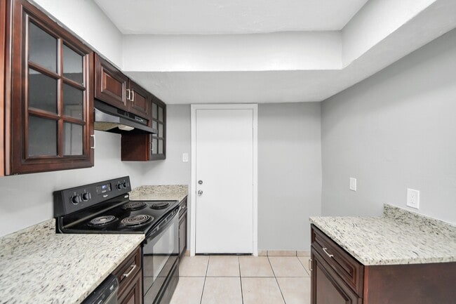 Building Photo - 16618 Lonesome Quail Dr