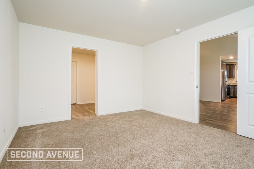Building Photo - 1321 Woodwinds Dr