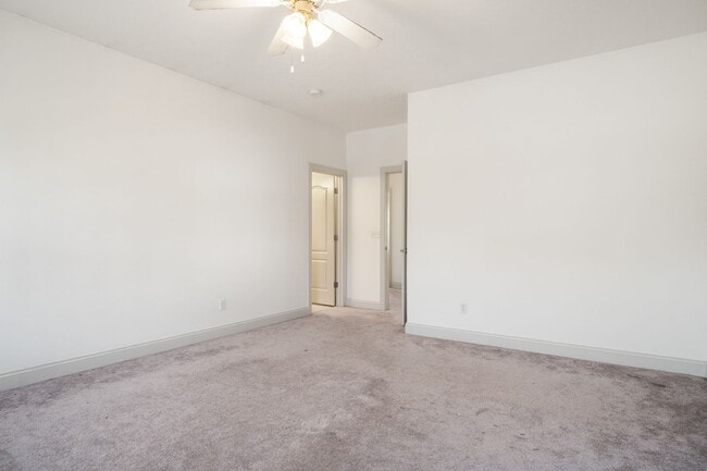 Building Photo - Gorgeous 3 Bedroom, 2.5 Bath End-Unit Town...