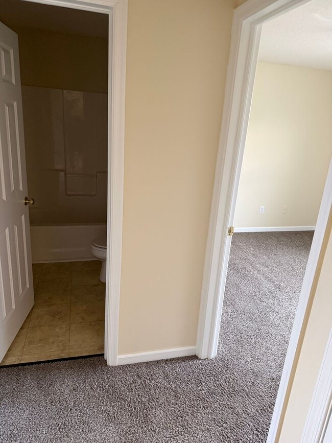 Building Photo - Stunning Country Home