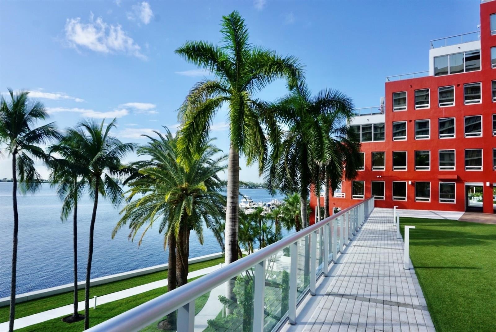 Building Photo - 1541 Brickell Ave