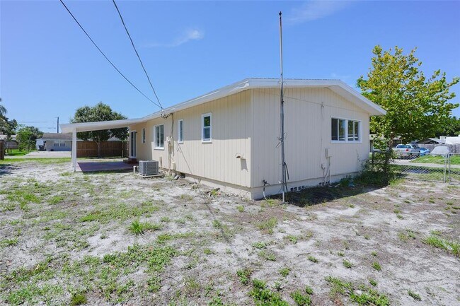 Building Photo - 6515 3rd St Ct W